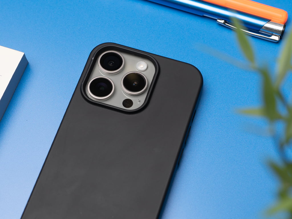 Silikonový kryt na iPhone 15 Pro - Černý 3